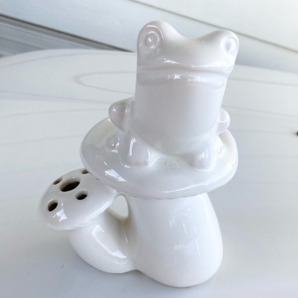 Howard Pierce Pottery Frog on Mushroom Flower Vase in White - Very Rare - HTF - Picture 2 of 16